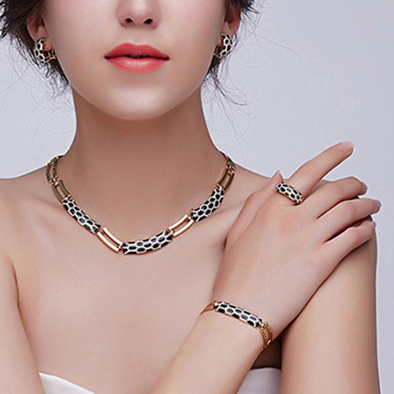 Elegant 18K Gold-Plated Costume Jewelry Set – Necklace, Bracelet & Earrings (3-Piece)