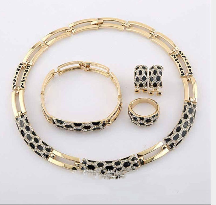 Elegant 18K Gold-Plated Costume Jewelry Set – Necklace, Bracelet & Earrings (3-Piece)