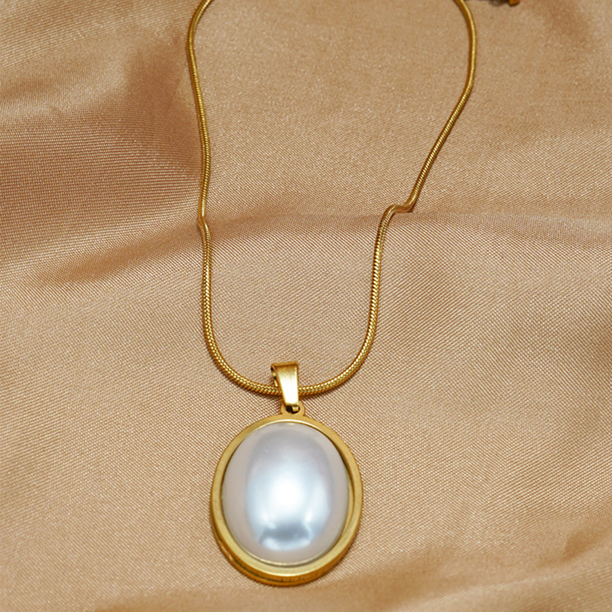 Golden Luxe Jewelry Set – Oval Necklace & Ring Combo | Elegant Gift for Women