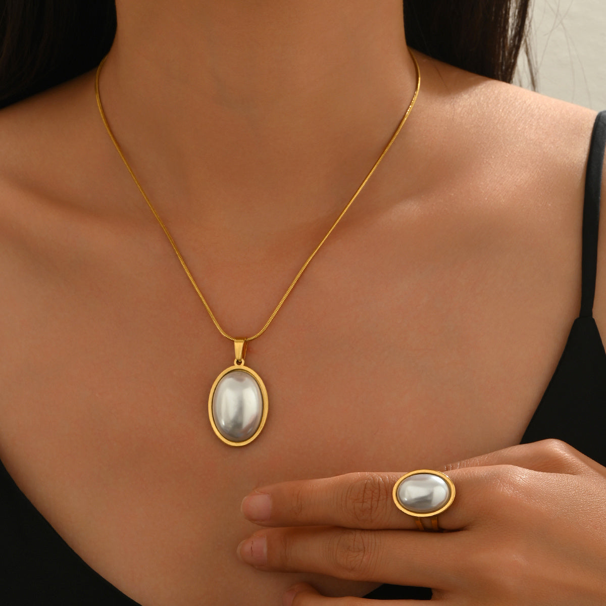 Golden Luxe Jewelry Set – Oval Necklace & Ring Combo | Elegant Gift for Women